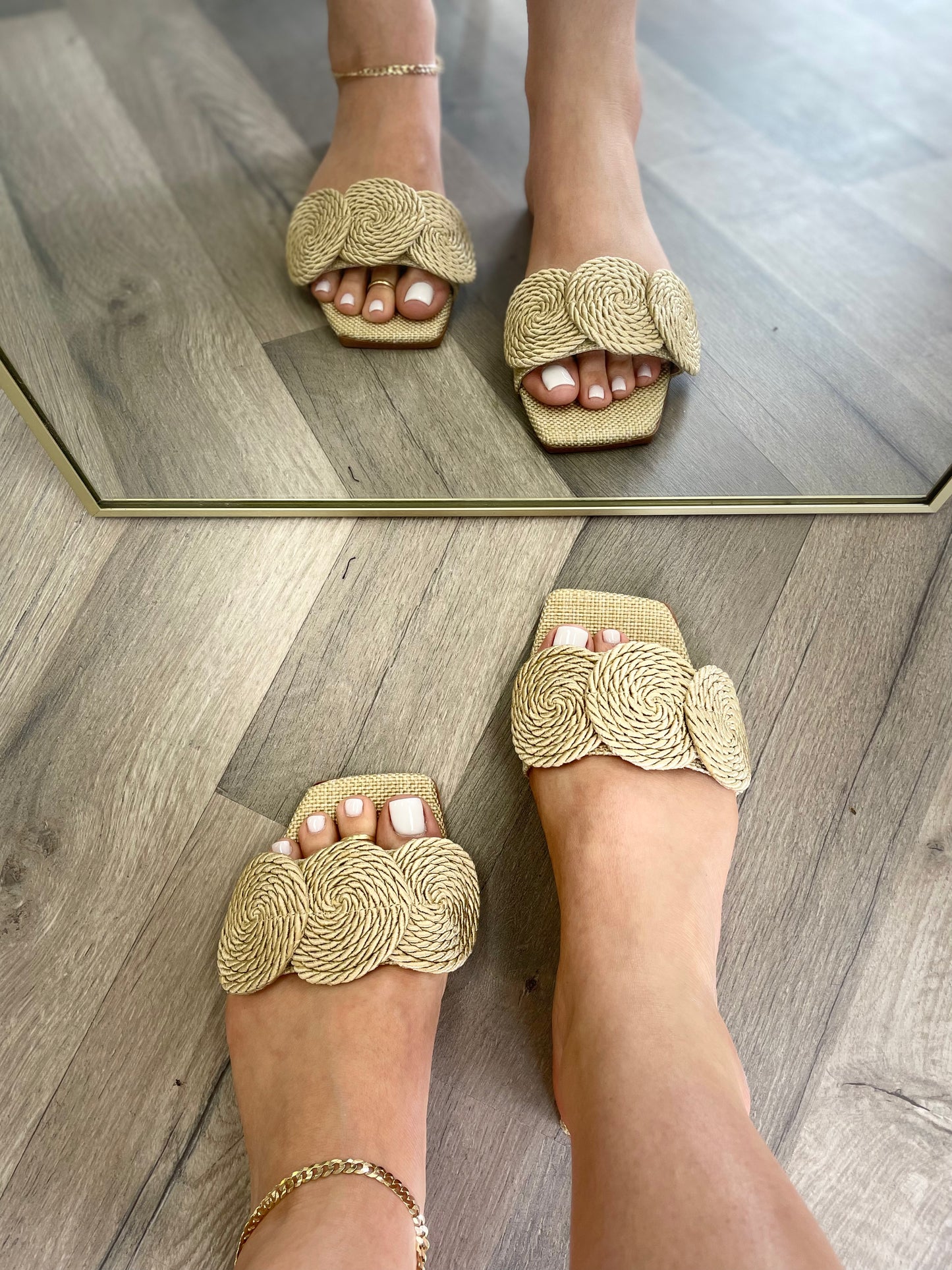 Dewoman Textured Sandals