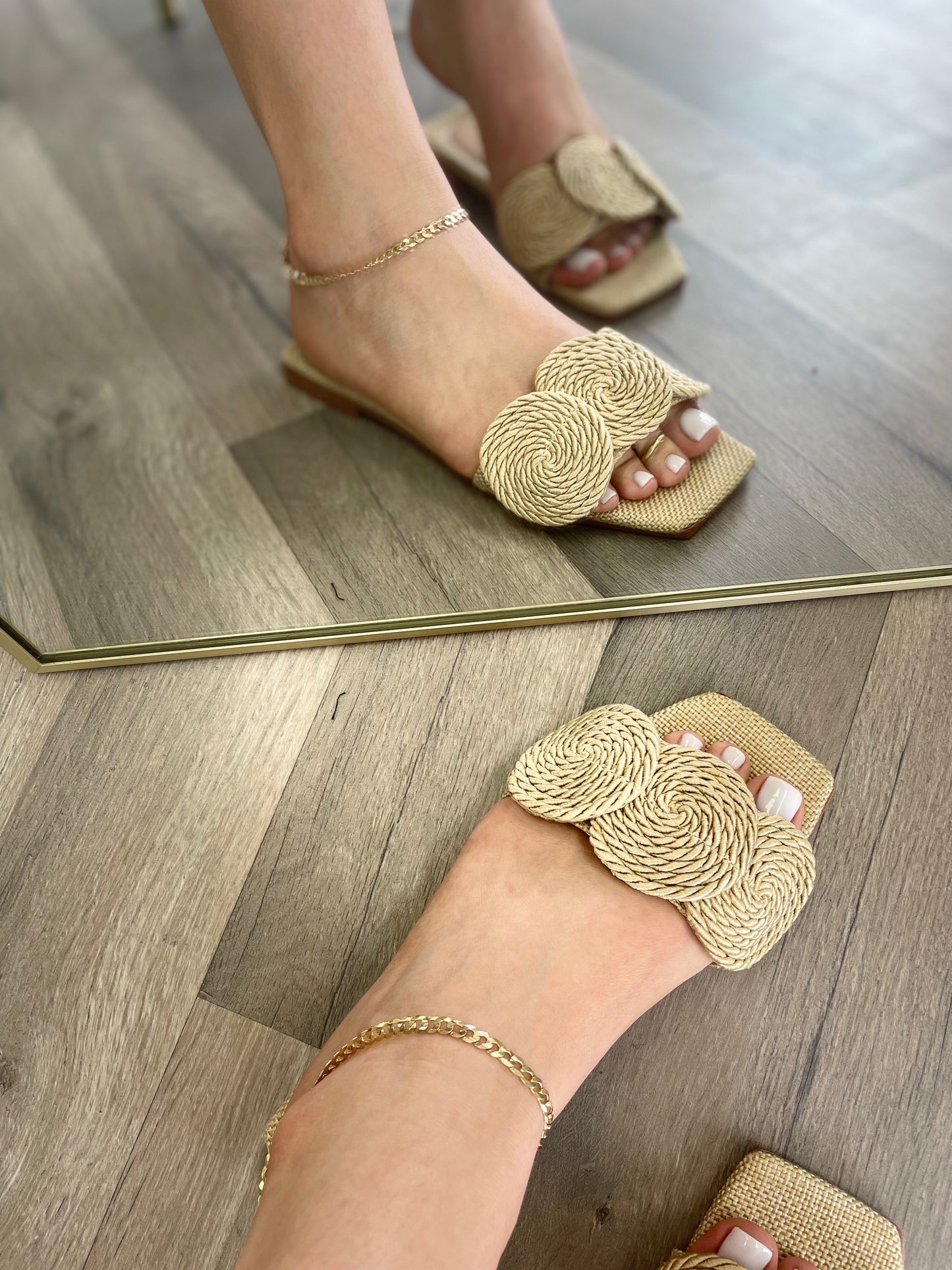 Dewoman Textured Sandals