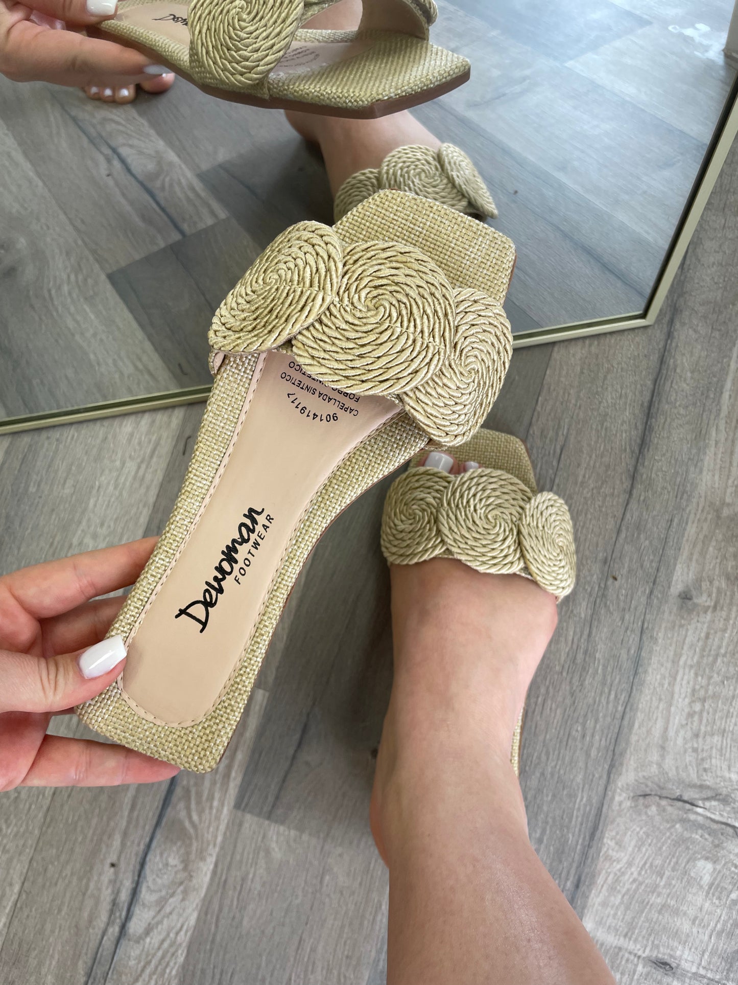 Dewoman Textured Sandals