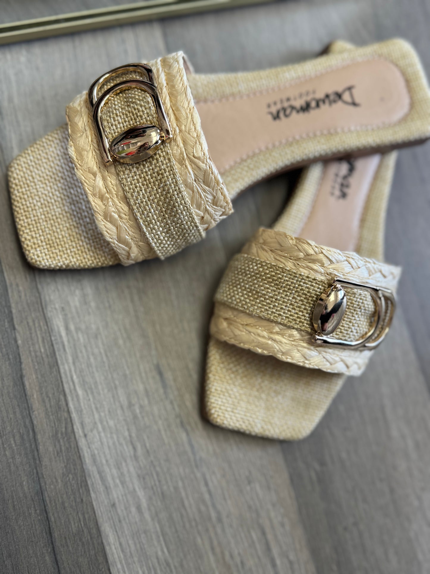 Dewoman Textured Sandals